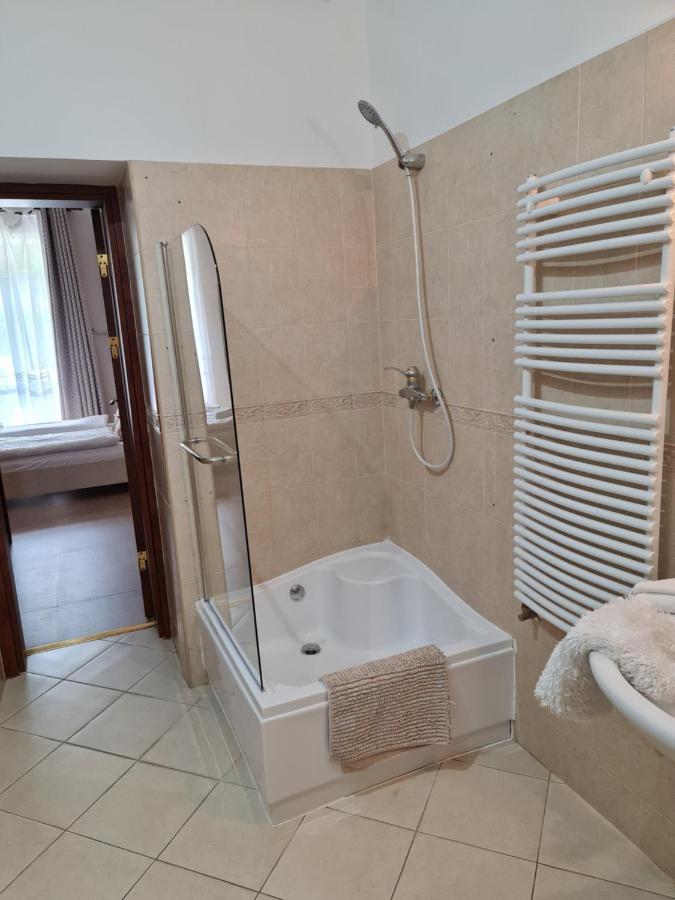 My-Lord Luxapartman Eger Ngoại thất bức ảnh