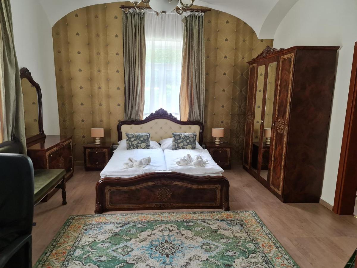 My-Lord Luxapartman Eger Ngoại thất bức ảnh