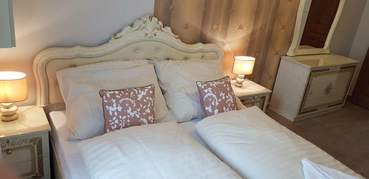 My-Lord Luxapartman Eger Ngoại thất bức ảnh