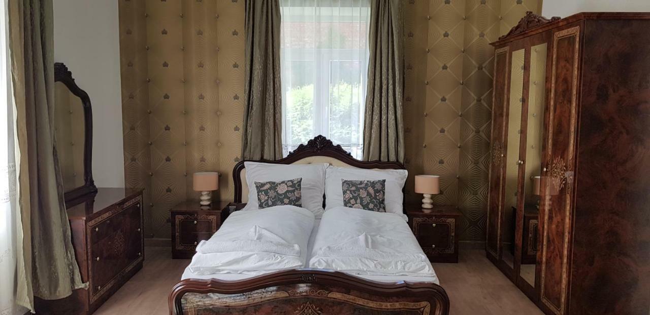 My-Lord Luxapartman Eger Ngoại thất bức ảnh